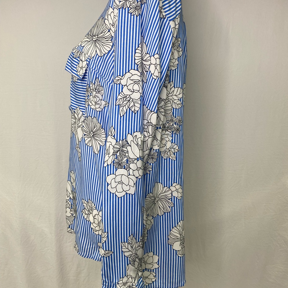 NWOT, Blouse,New Look ,Size Medium ,Blue /white color/flowers - Picture 2 of 5